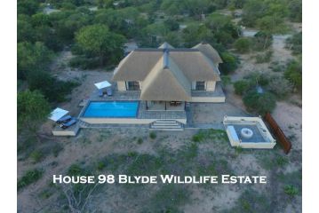 Hidden 2-Bedroom Gem In A Quiet Wildlife Estate Guest house, Hoedspruit - 1