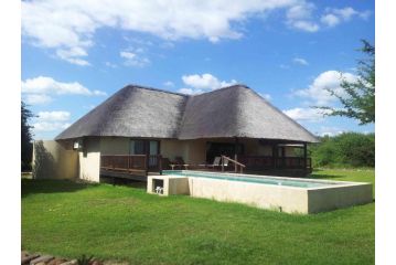 Beautiful Mountain Views From A 2-Bedroom Home With Pool Guest house, Hoedspruit - 1