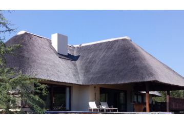 Escape For 2 - Private Pool & Mountain Views Guest house, Hoedspruit - 2