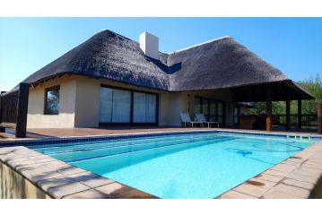 Escape For 2 - Private Pool & Mountain Views Guest house, Hoedspruit - 4