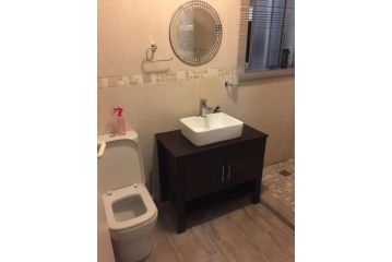 Huisi by di C Apartment, Hermanus - 4