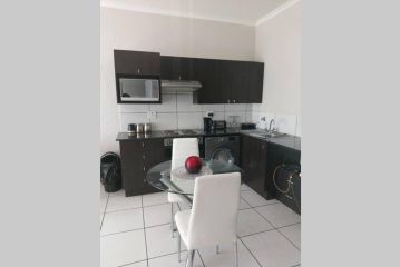 Ideal Traveller's apartment Apartment, Johannesburg - 2