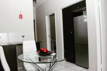 Ideal Traveller's apartment Apartment, Johannesburg - 3