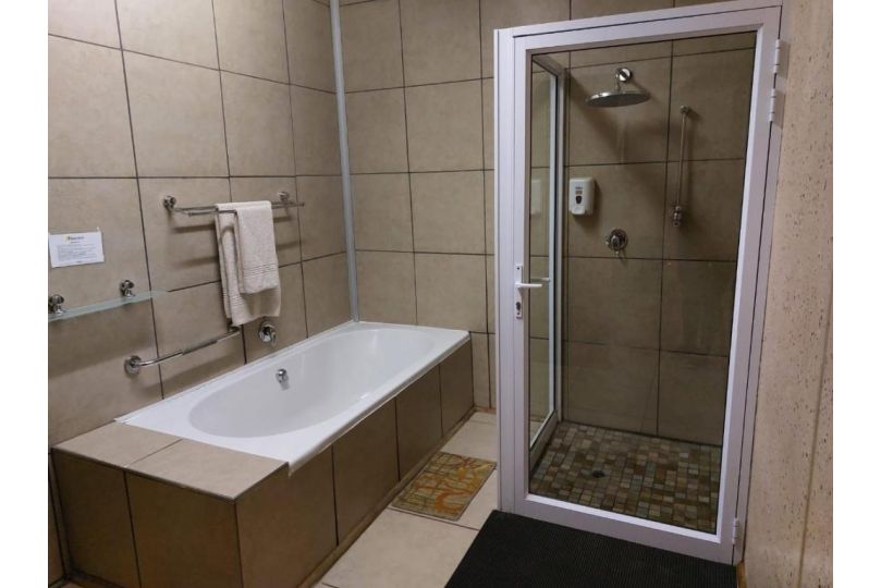 Ikhutse Manor Guesthouse Guest house, Mahikeng - imaginea 13