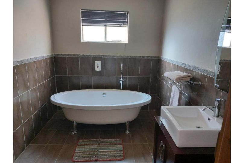 Ikhutse Manor Guesthouse Guest house, Mahikeng - imaginea 15