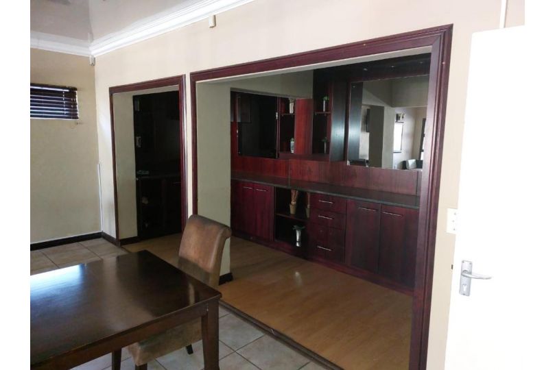 Ikhutse Manor Guesthouse Guest house, Mahikeng - imaginea 20