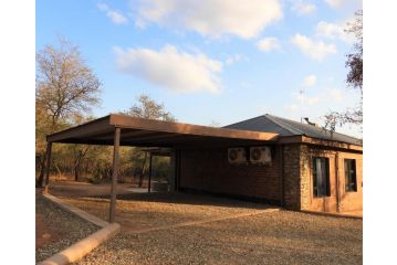 Immaculate 2-Bed Cottage in Marloth Park Guest house, Marloth Park - 1