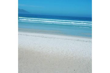 Infinity Self Catering Beachfront Apartment 302 Apartment, Cape Town - 3