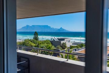 Infinity Luxury Beachfront Apartment, Bloubergstrand - 3