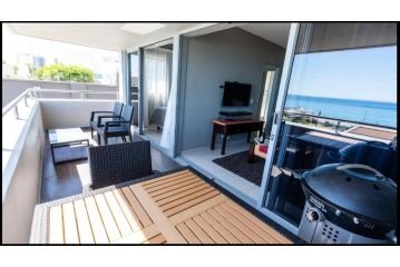 Infinity Luxury Beachfront Apartment, Bloubergstrand - 4