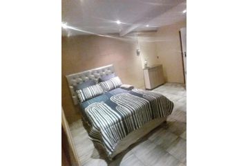 Inviting 1-Bed Cottage in Randburg Guest house, Johannesburg - 3