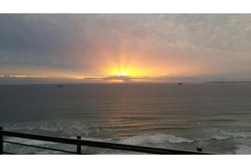 Horizon Bay 1302 Island View Beachfront Apartment, Bloubergstrand - 1