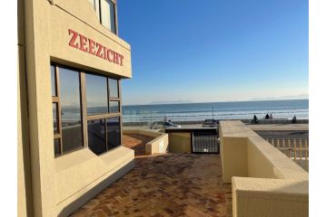 Jackieâ€™s 3 bedroomed secure beach front apartment Strand Golden Mile  Apartment, Strand - 2