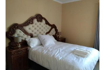 Jacmo Guest 3 Bedroomed Double Storey Apartment, Cape Town - 3