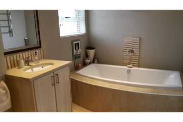 Jenvey House Selfcatering Apartments & BnB Apartment, Port Elizabeth - 1