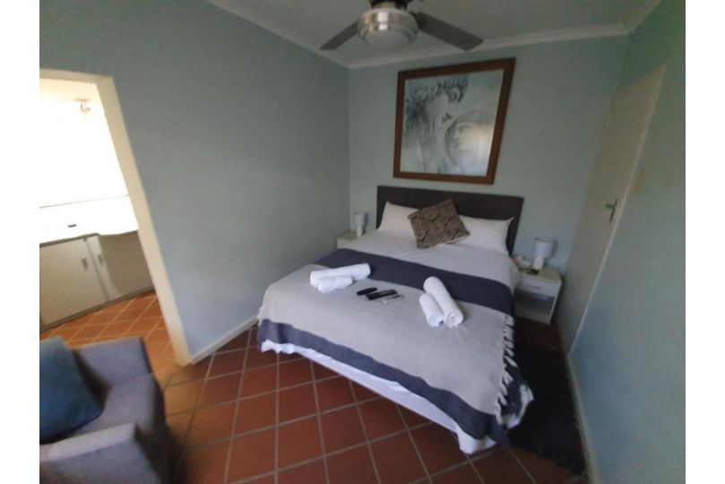 Joey's Rooms Apartment, Stellenbosch - imaginea 11