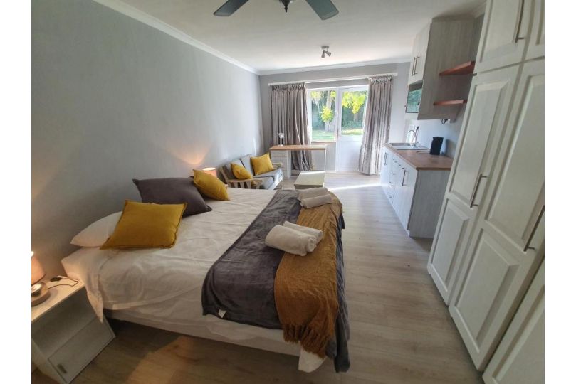 Joey's Rooms Apartment, Stellenbosch - imaginea 10