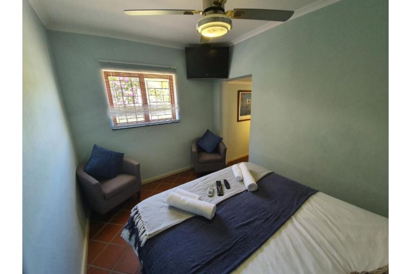Joey's Rooms Apartment, Stellenbosch - imaginea 12