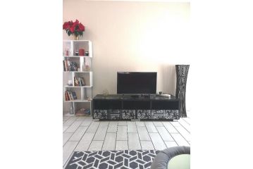 Joy Haven Entire Selfcatering Garden Cottage Apartment, Centurion - 4