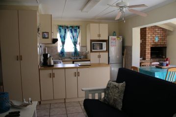 28 Kabeljauws Apartment, Jeffreys Bay - 5