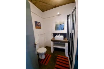 Kaleaba House in Vibey Maboneng Precint Apartment, Johannesburg - 5