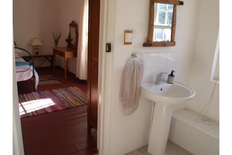 Room @ Irissa Sanctuary Guest house, De Rust - imaginea 16