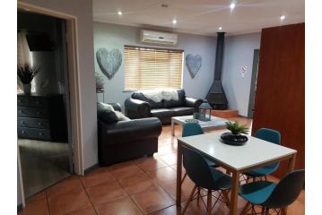 Karoo Heart Apartment, Beaufort West - 4
