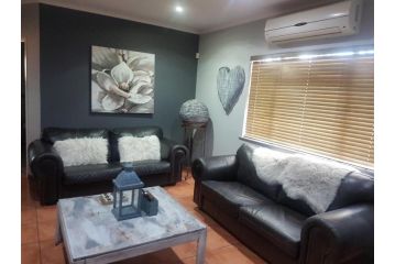 Karoo Heart Apartment, Beaufort West - 1