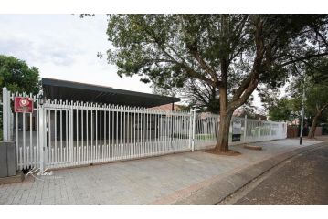 BFN KelnÃ© Guest Cottage Private & Neat Apartment, Bloemfontein - 3