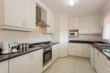 Kenwyn on Sea 401 - FAMILY ONLY Apartment, Ballito - 3