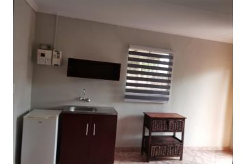 Khanya Room Apartment, Bloemfontein - 3