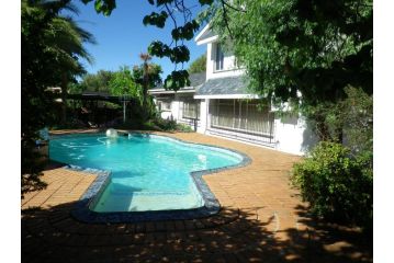 Kiepersol B+B & SC flats Guest house, Bloemfontein - 2