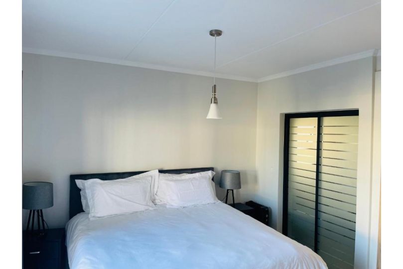 Luxury 2 Bedroom Apartment in Waterfall Apartment, Johannesburg - imaginea 11