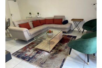 Luxury 2 Bedroom Apartment in Waterfall Apartment, Johannesburg - 4