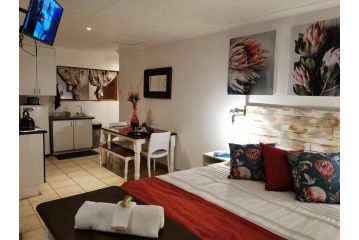 King Protea Self Catering Accommodation in Erasmuskloof, Pretoria East Apartment, Pretoria - 2