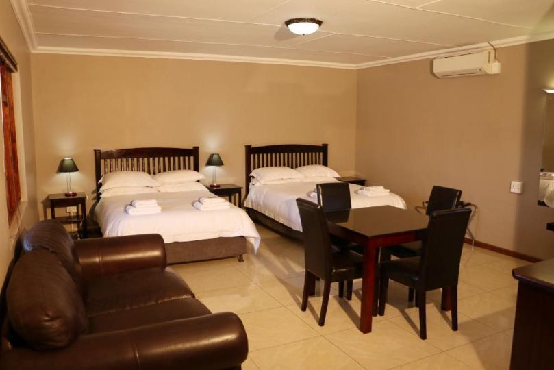 Kleinplasie Guesthouse Guest house, Springbok - imaginea 12