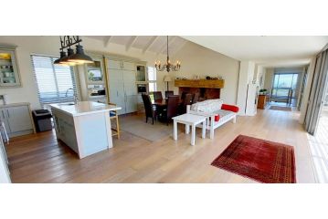 Knight's House Villa, Hermanus - 3