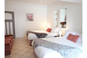 Knysna N2 Lodge Guest house, Knysna - 1