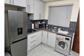 Koena Court (Unit 2) - With Uncapped Fiber Wi-Fi Apartment, Midrand - 1