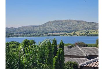 Kosmos Ridge 4 Bedroom Palace 284 Guest house, Hartbeespoort - 3