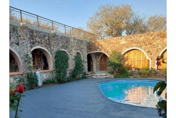 Kruger Castle Guest house, Marloth Park - 1