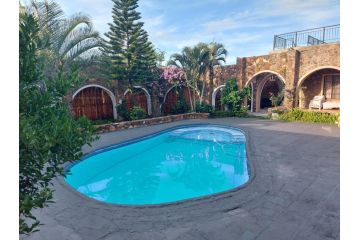 Kruger Castle Guest house, Marloth Park - 2