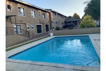 La Bronze Guest Lodge Hotel, Newcastle - 2