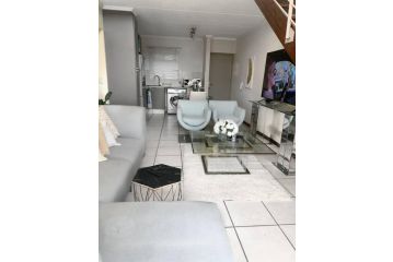 La Maison Lofts- Lovely & spacious 1 bed room loft with pool Apartment, Sandton - 5