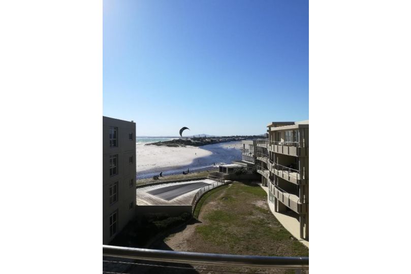 A310 Lagoon Beach Apartment & Spa ApartHotel, Cape Town - imaginea 2