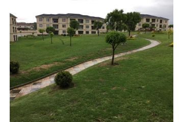 Lake Xanadu Estate Apartment, Midrand - 4