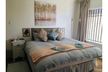 LALAPANZI Elegant Opposite Rosepark Hospital Apartment, Bloemfontein - 1