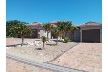 Langebaan Golf Estate - Signature Hole 24hrs power Villa, Langebaan - 4