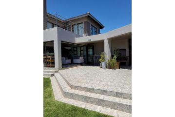 Langebaan Golf Estate - Signature Hole 24hrs power Villa, Langebaan - 5
